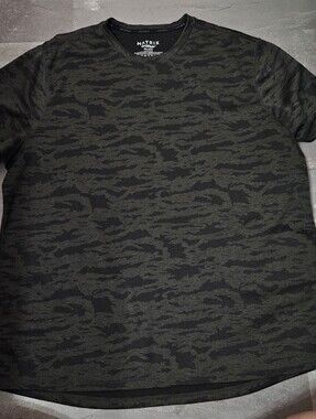 Matrix Men's Green & Black Camouflage Short Sleeve Shirt. Size XXL.